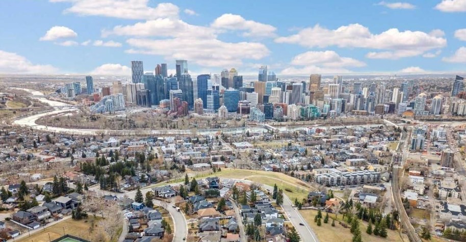 SOWNTOWN CALGARY FROM ROSEDALE