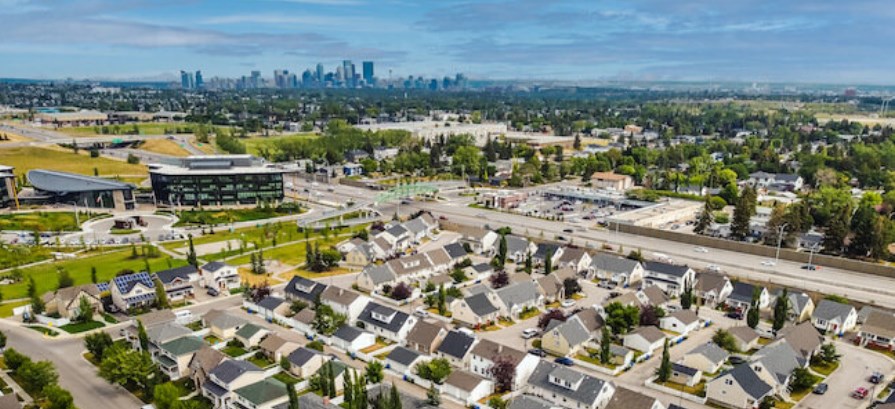 DOWNTOWN CALGARY FROM LINCOLN PARK 