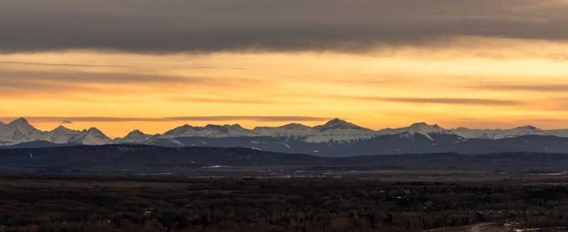 MOUNTAINS FROM SPRINGBANK HILL CALGARY