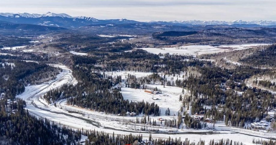 WINTER IN BRAGG CREEK ALBERTA