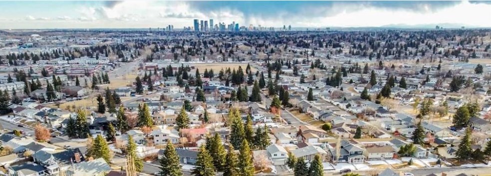 DOWNTOWN CALGARY FROM HUNTINGTON HILLS